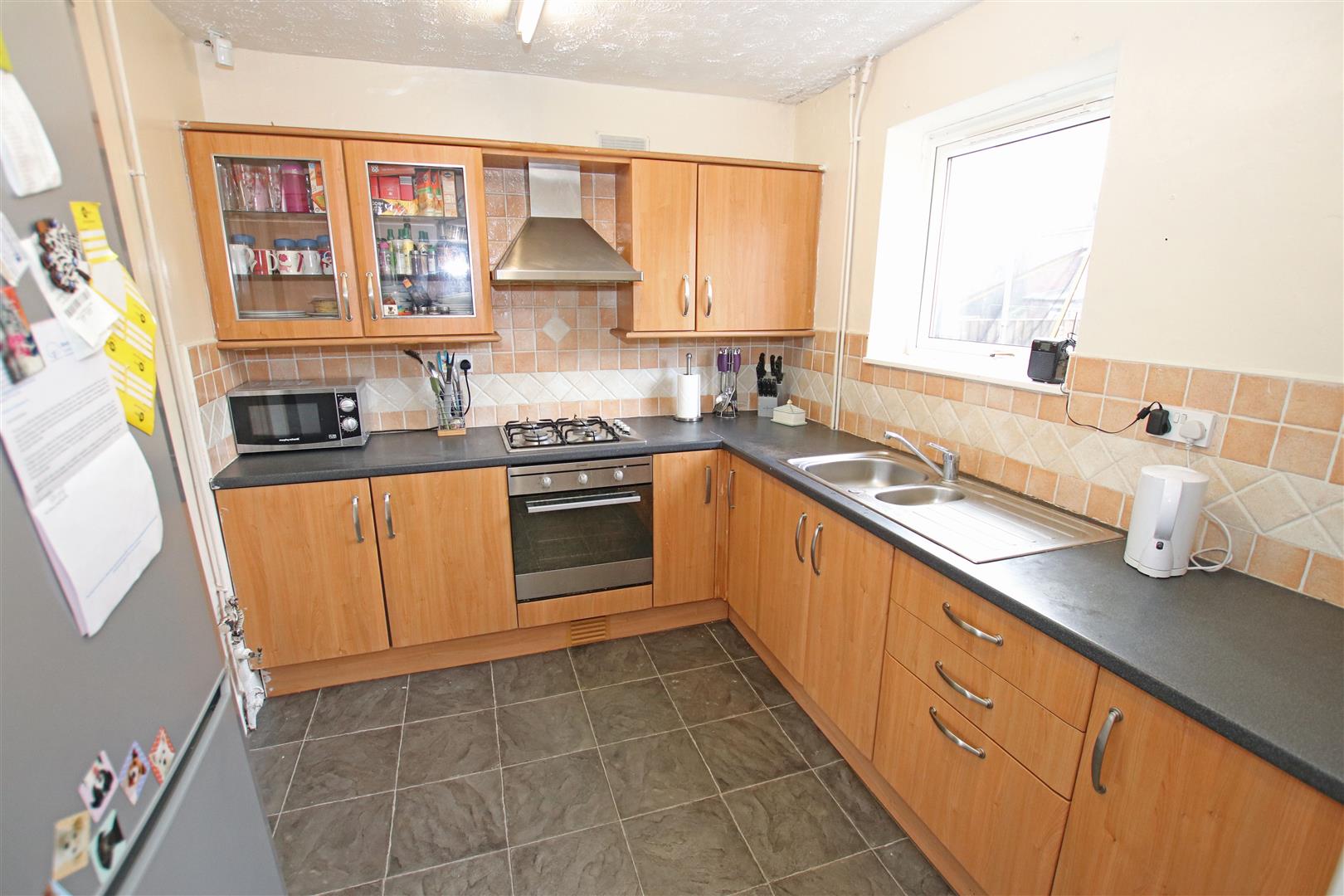 FITTED KITCHEN